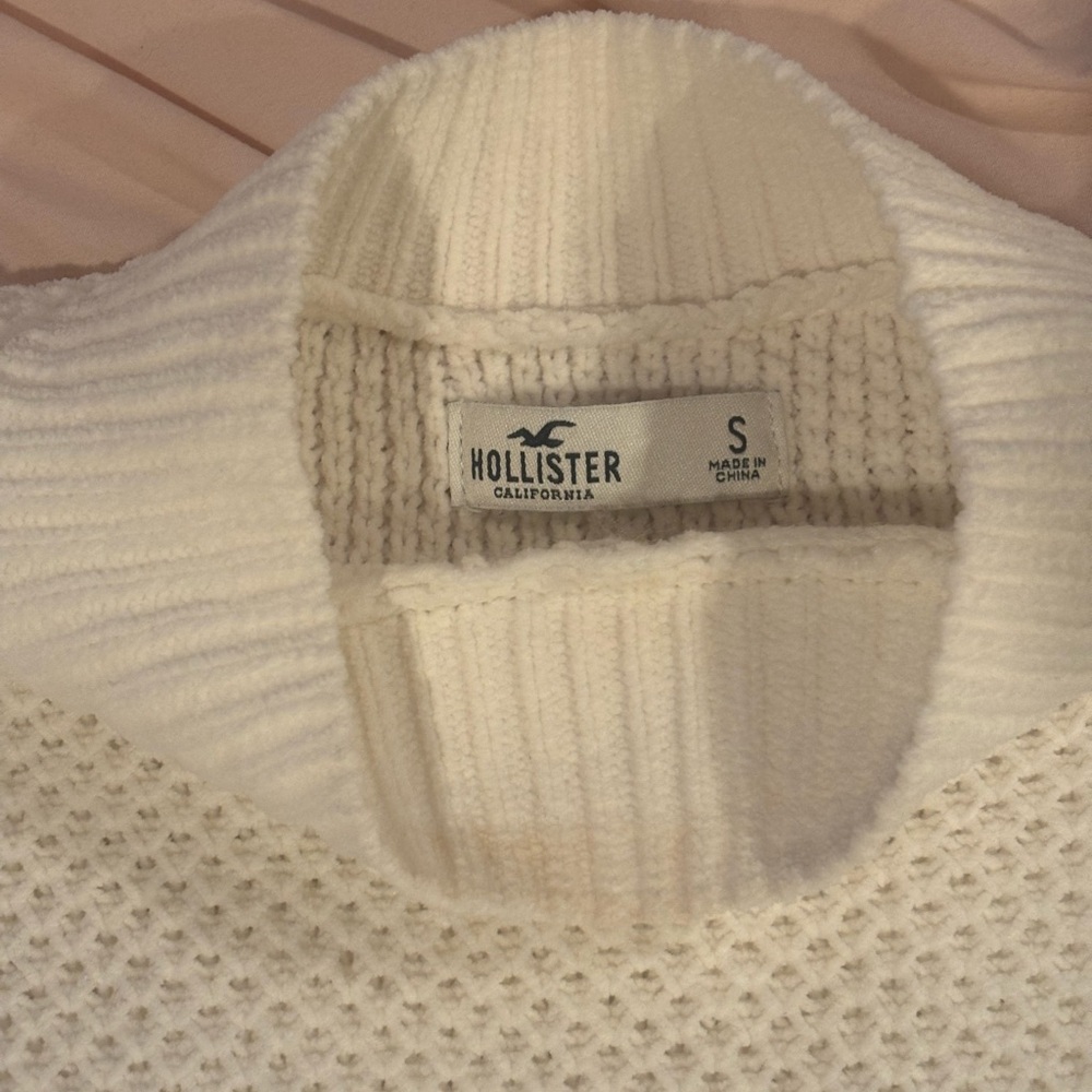 Hollister White Knit Cropped Turtle Neck Sweater - Picture 4 of 4